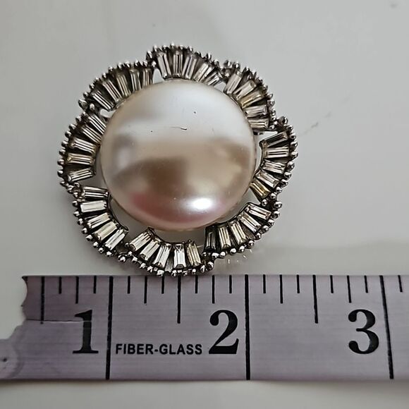 Birks Vintage 1950s Brooch Faux Pearl Surrounded By 40 Baguette Rhinestones - Picture 8 of 16